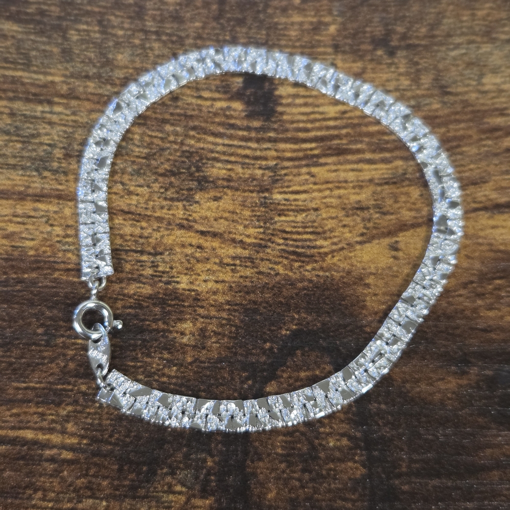 BOGO💖Trifari Silvertone Diamond Cut Bracelet